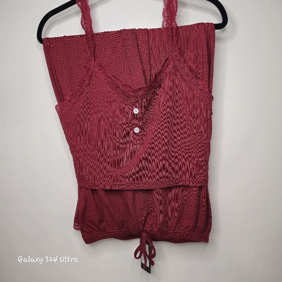 Elegant Burgundy Lace Trimmed Women's Top And Bottoms Pajamma Set✨️ - Picture 2 of 10